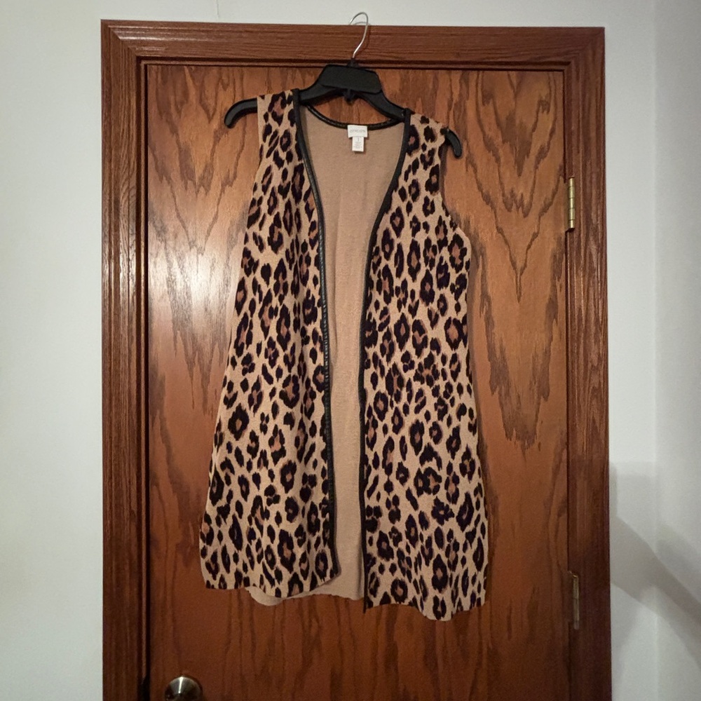 FINAL PRICE!! $21 NWOT Chico's Size 1 Leopard Print Long Vest